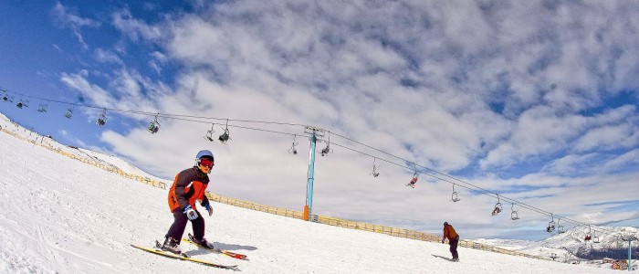 Organizan torneo de snowboard para niños con capacidades diferentes