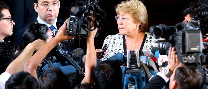 La historia detrás de los desencuentros de Bachelet con la prensa