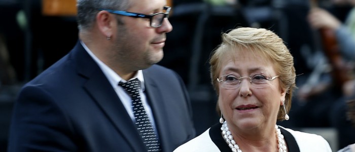 Bachelet opta por quedarse en Santiago durante formalizaciones de Caval