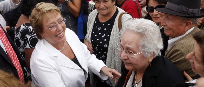 Las presiones que enfrenta Bachelet para decidir destino de reforma laboral