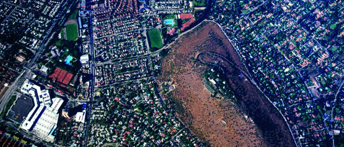 Batalla por Cerro Calán enfrenta a vecinos y U. de Chile