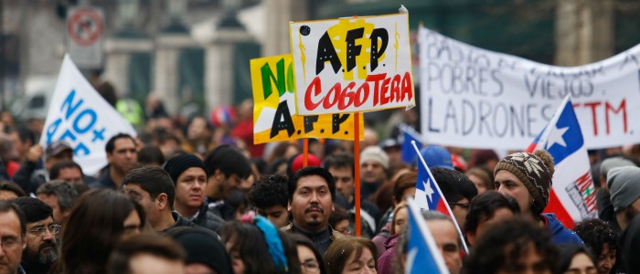 El mundo sigue de cerca el rumbo de las AFP en Chile