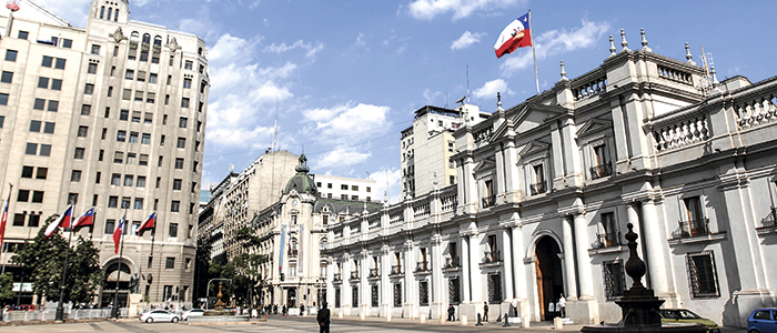 Revista académica analiza el Chile actual