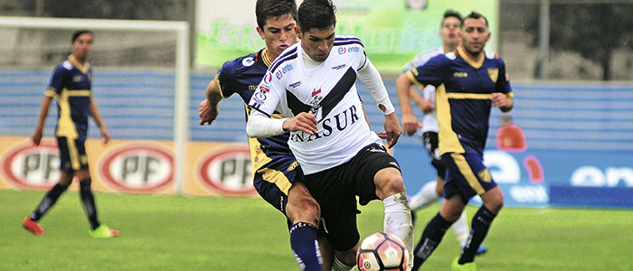 El hombre que hace tambalear al fútbol chileno